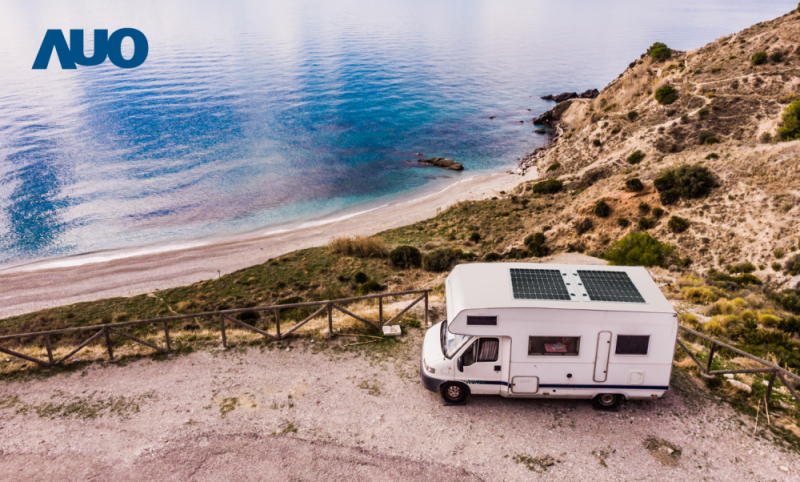 「可撓輕量化太陽光電板SunCurva」使用輕量特殊耐候型複合板取代傳統太陽能板的玻璃前板，不僅降低70%重量，每米平方僅3Kg；具有抗衝擊性能及通過電磁相容性測試，可應用於交通運輸工具，如露營車、遊艇等